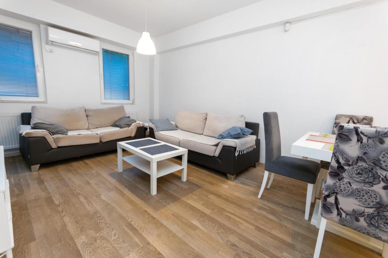 One Bedroom Apartment With Private Parking Skopje Bagian luar foto